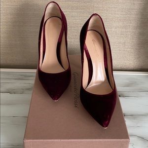 Gianvitto Rossi burgundy velvet pump